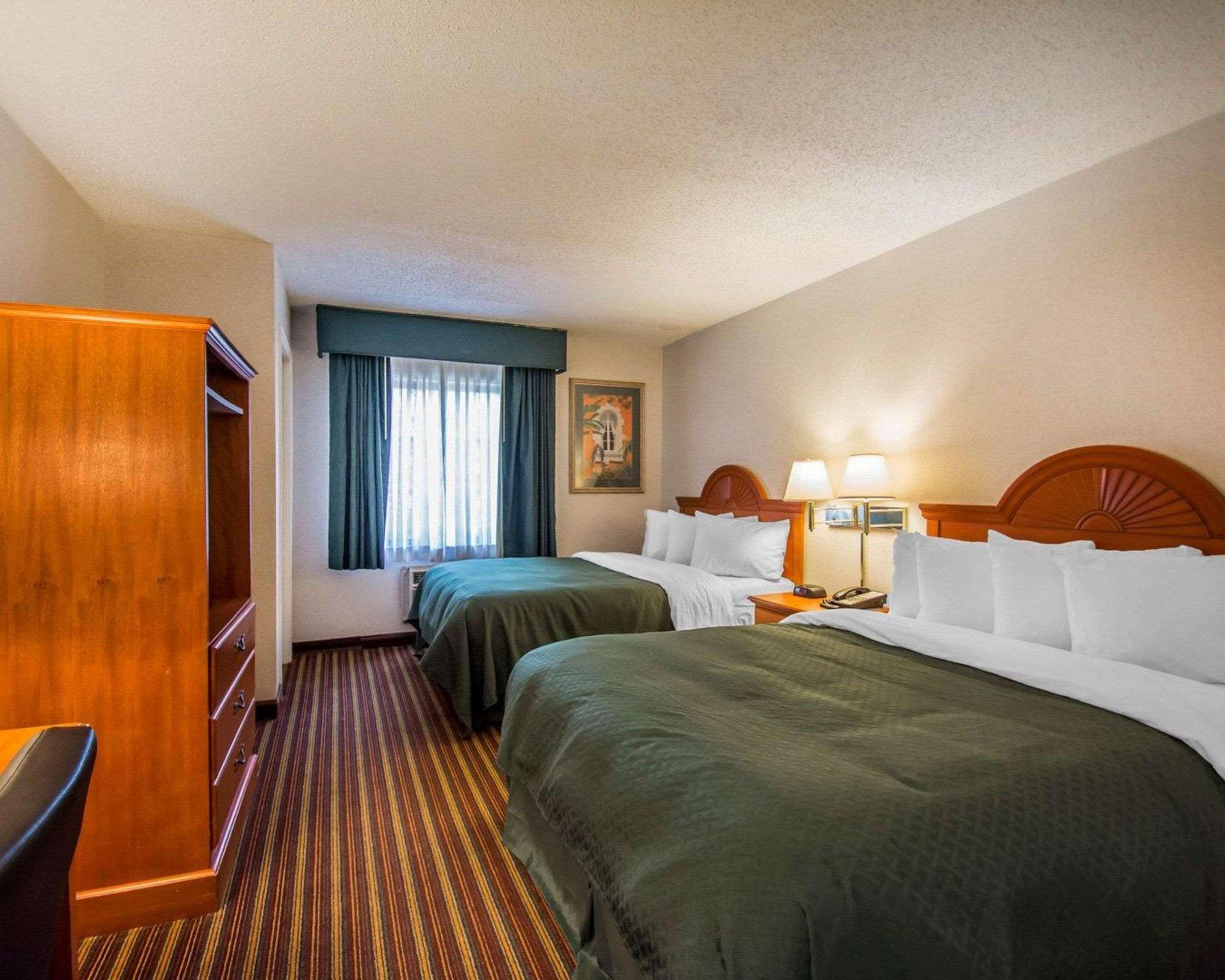 Quality Inn & Suites At Tropicana Field Sankt Petersburg Exterior foto