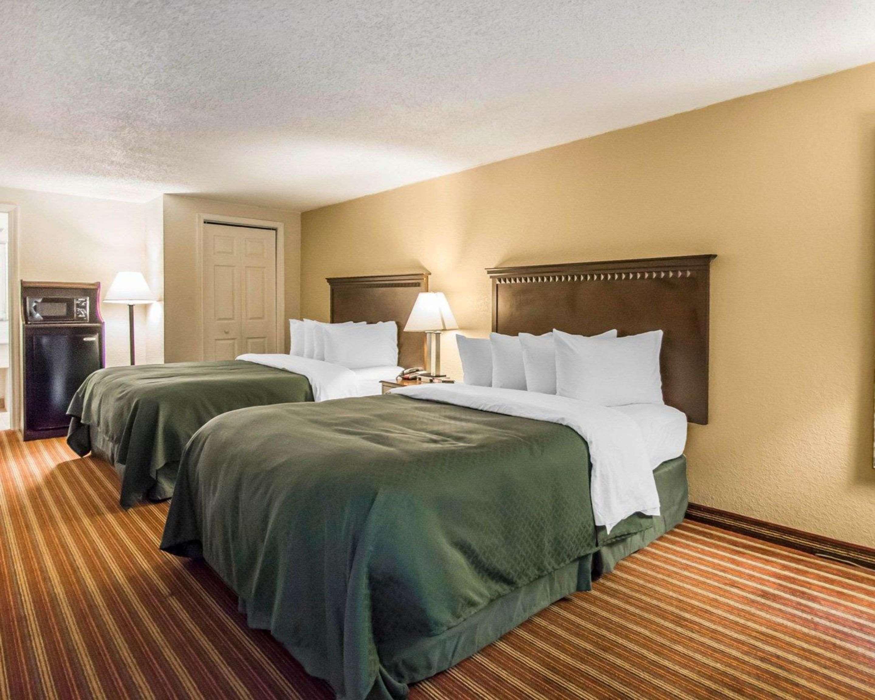 Quality Inn & Suites At Tropicana Field Sankt Petersburg Exterior foto