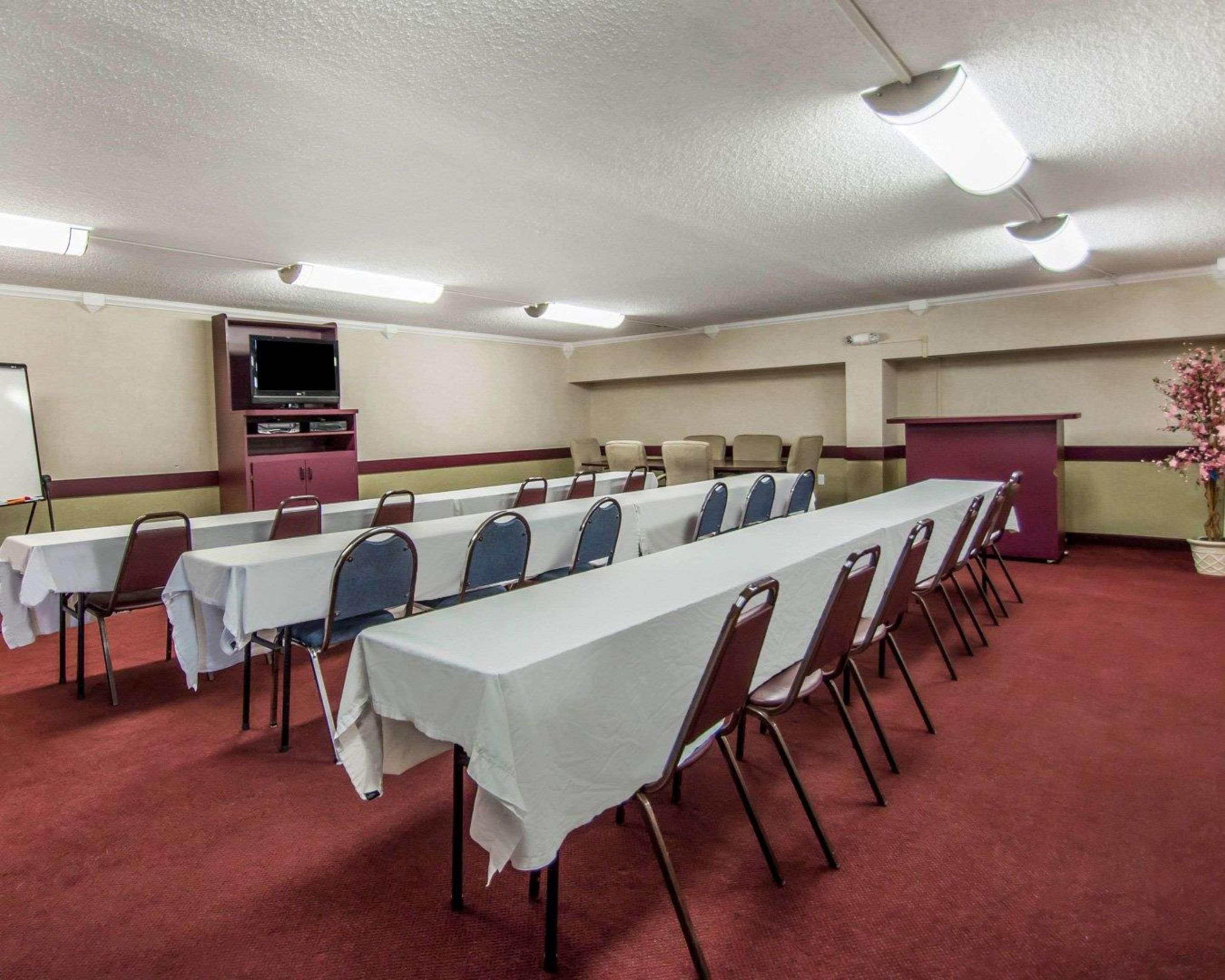 Quality Inn & Suites At Tropicana Field Sankt Petersburg Exterior foto