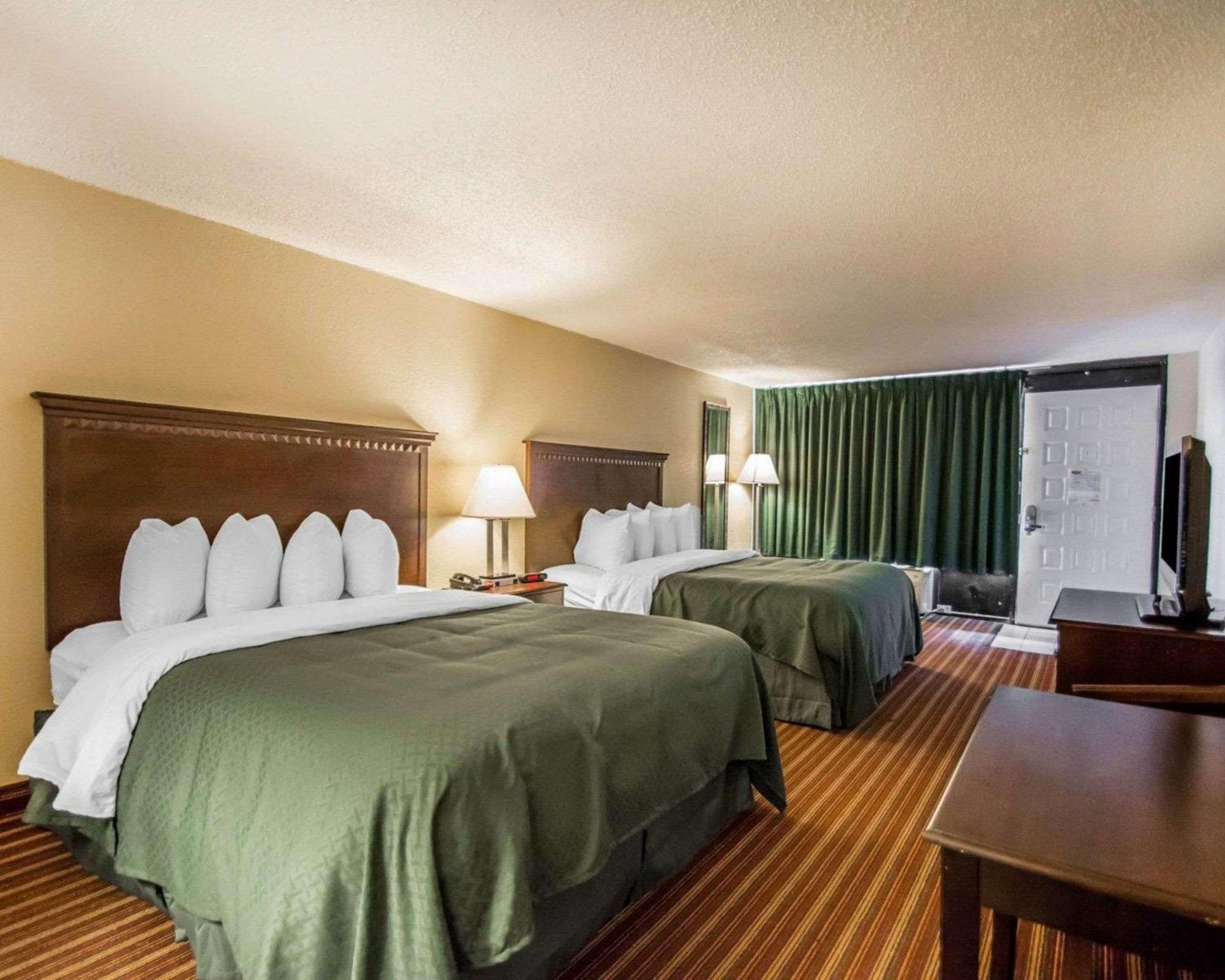 Quality Inn & Suites At Tropicana Field Sankt Petersburg Exterior foto