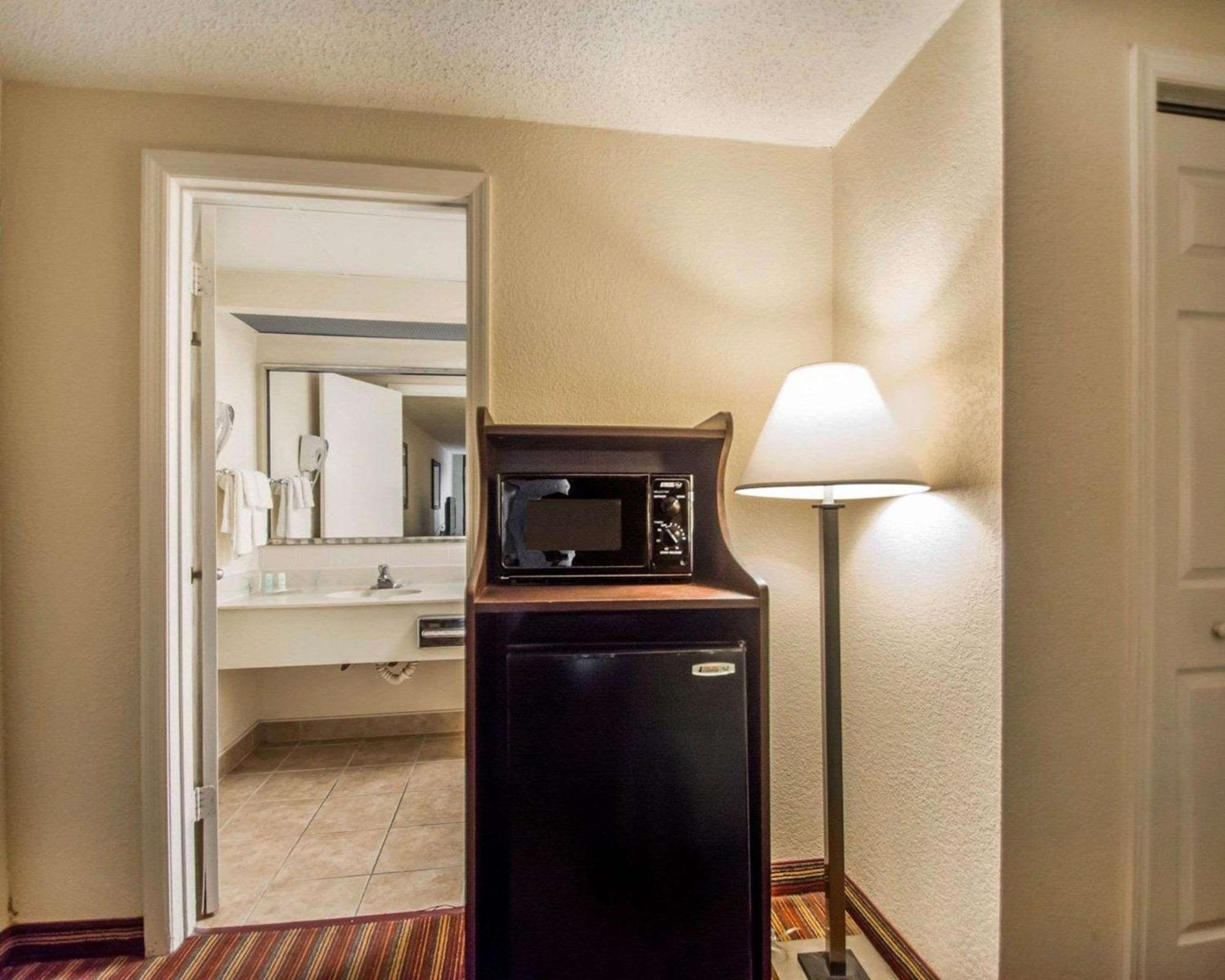 Quality Inn & Suites At Tropicana Field Sankt Petersburg Exterior foto