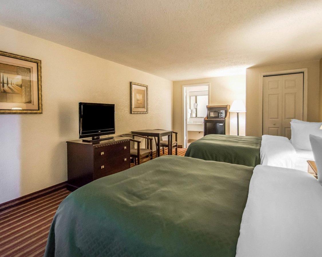 Quality Inn & Suites At Tropicana Field Sankt Petersburg Exterior foto