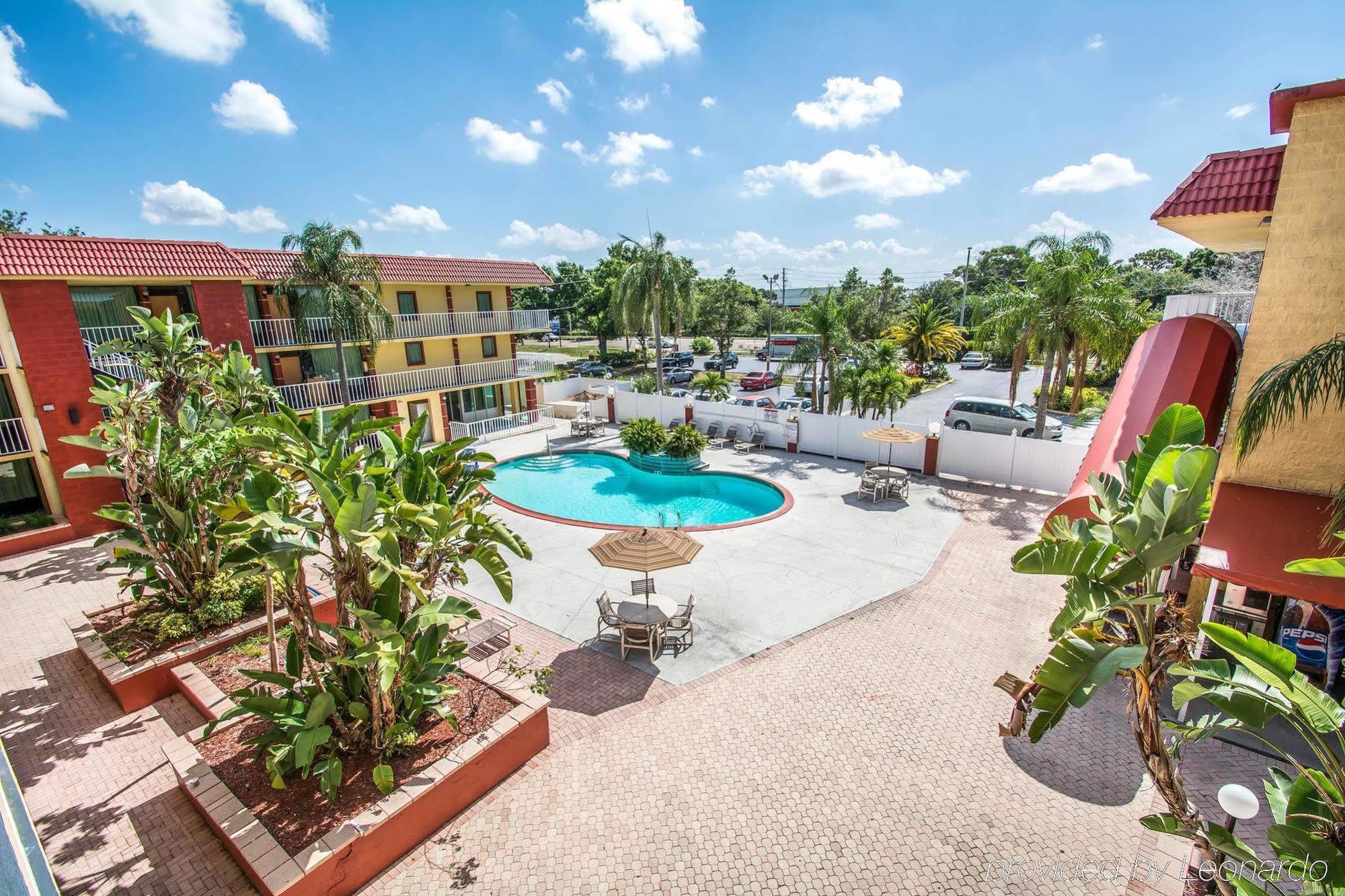 Quality Inn & Suites At Tropicana Field Sankt Petersburg Exterior foto