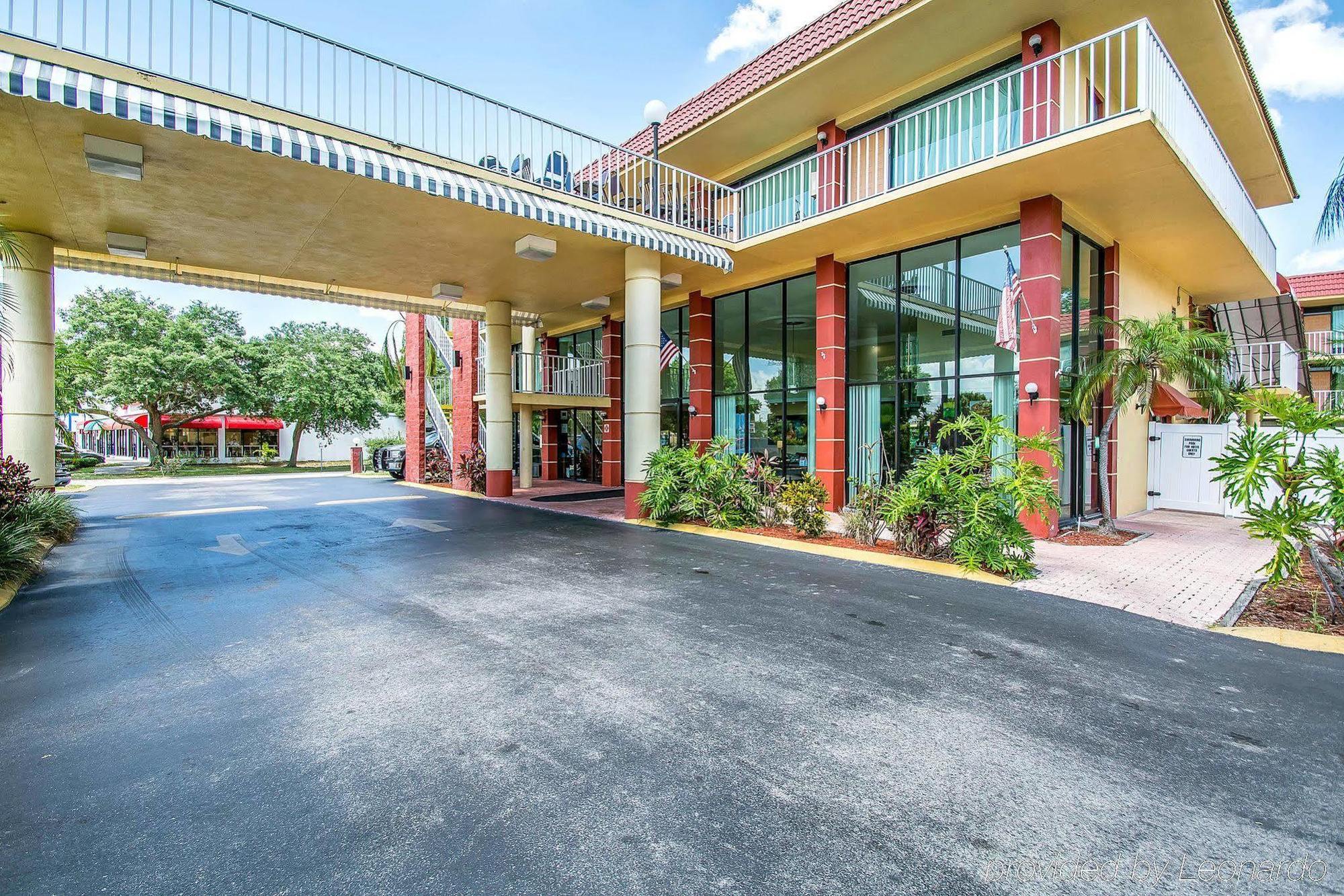 Quality Inn & Suites At Tropicana Field Sankt Petersburg Exterior foto