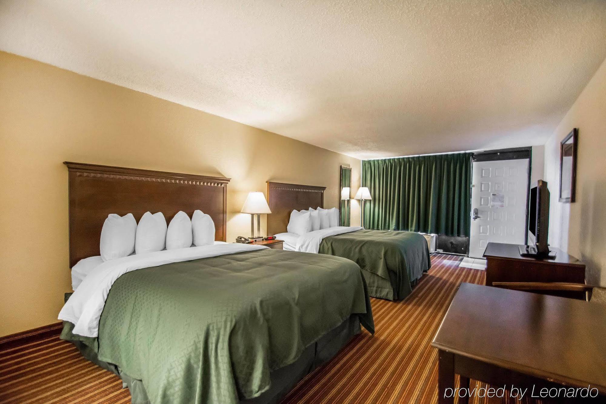 Quality Inn & Suites At Tropicana Field Sankt Petersburg Exterior foto