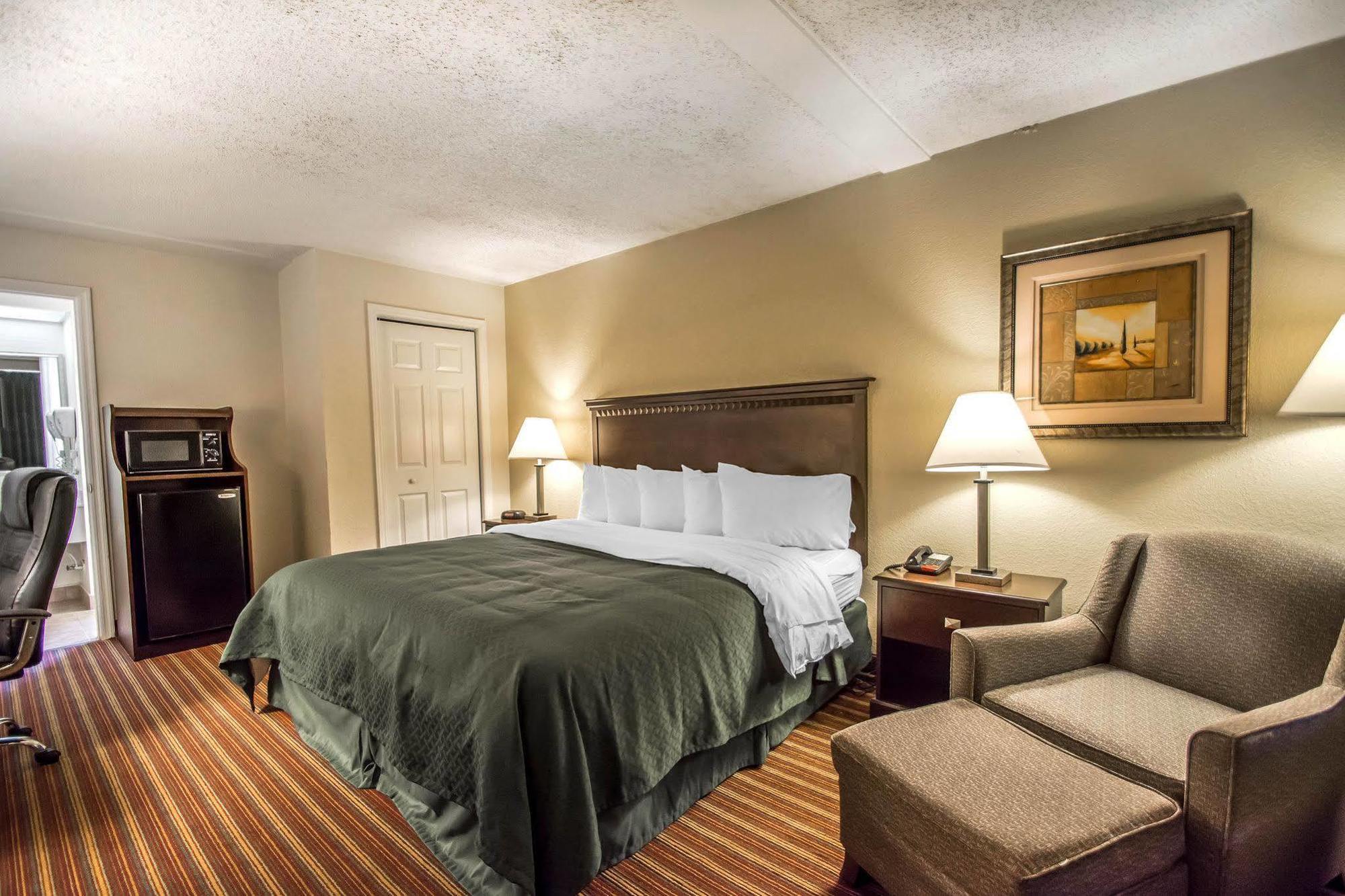 Quality Inn & Suites At Tropicana Field Sankt Petersburg Exterior foto